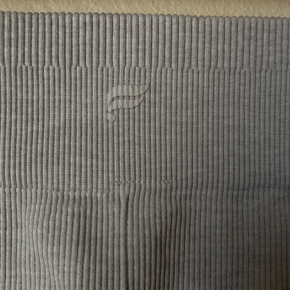 EUC Fabletics Grey Split Leggings - Picture 3 of 3